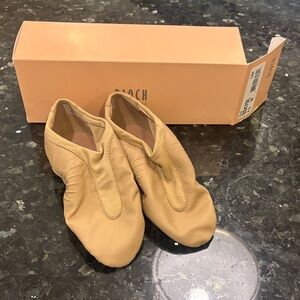 New never worn, 4.5, Bloch Beige Leather Jazz Slip-On Dance Shoes